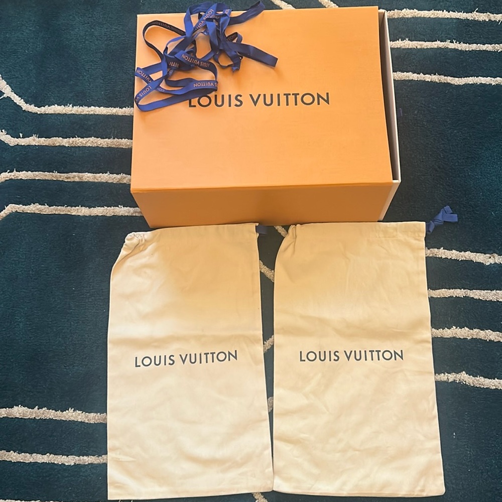 Louis Vuitton shoe dusters & shipping box , ribbon